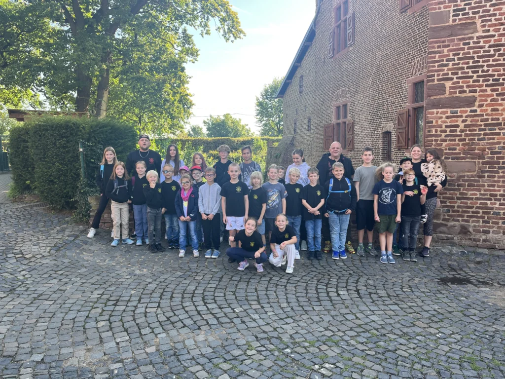 Budo-Sechtem-Bornheim-Ausflug-Kinder-Bubenheimer Spieleland-Krav Maga-September-2025-Gruppenfoto